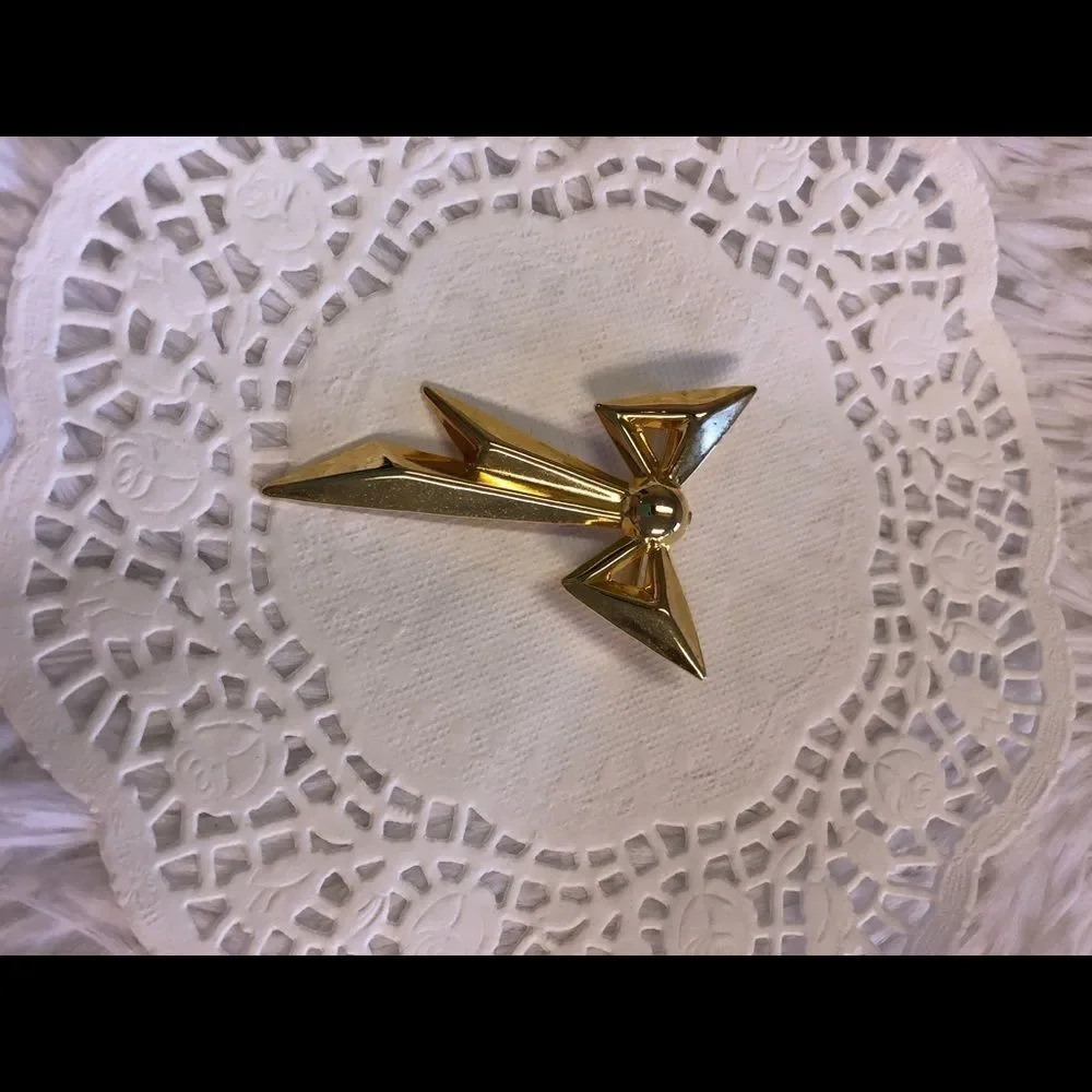 Gold Plated Bow pin/brooch